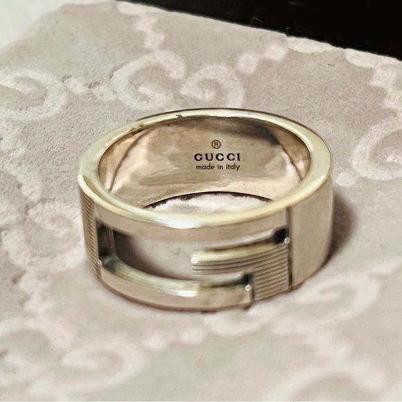Gucci G Cut out Ring - Picture 2 of 10